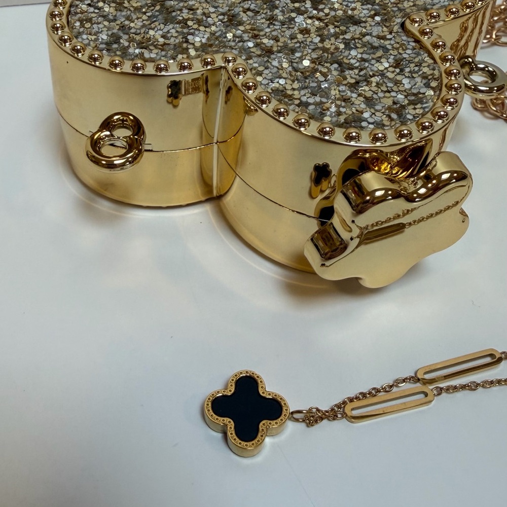 Mini Clover Bag and Necklace NWOT - Picture 6 of 14